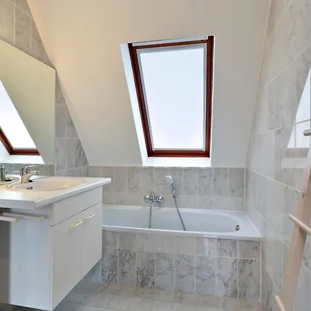 Huswell - Cozy And Roomy With A Homely Feel Apartment De Haan