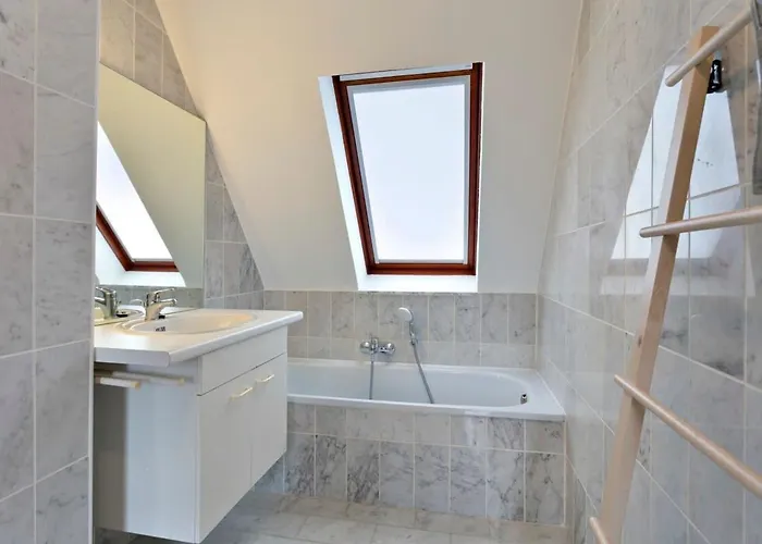 Huswell - Cozy And Roomy With A Homely Feel Apartment De Haan